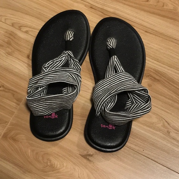 Sanuk ladies sandals - Picture 1 of 5